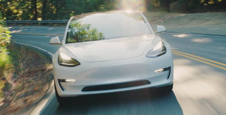 Фото - Выпуск Tesla Model 3 по цене $35 000 разорит компанию»