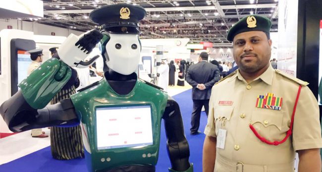 Фото - Первый в мире робот-полицейский приступил к работе