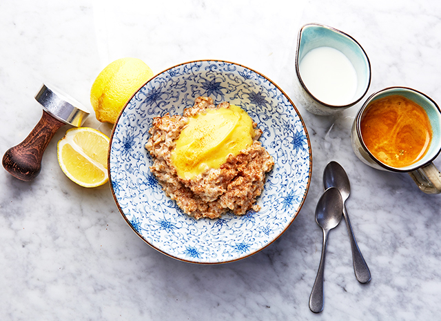 Фото - Рецепт для воскресного завтрака: овсяная каша с лимонным кремом