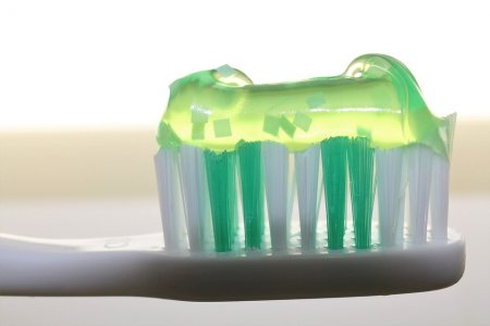 Фото - Бороться с кариесом можно с помощью зубной пасты с пептидами