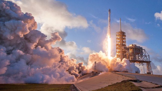 Фото - На выходных SpaceX выведет на орбиту два спутника связи